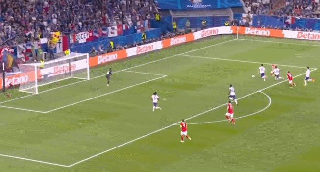 欧冠半场：姆巴佩造成瓦贝尔乌龙 迈尼昂贡献精彩扑救 法国暂时1-0奥地利