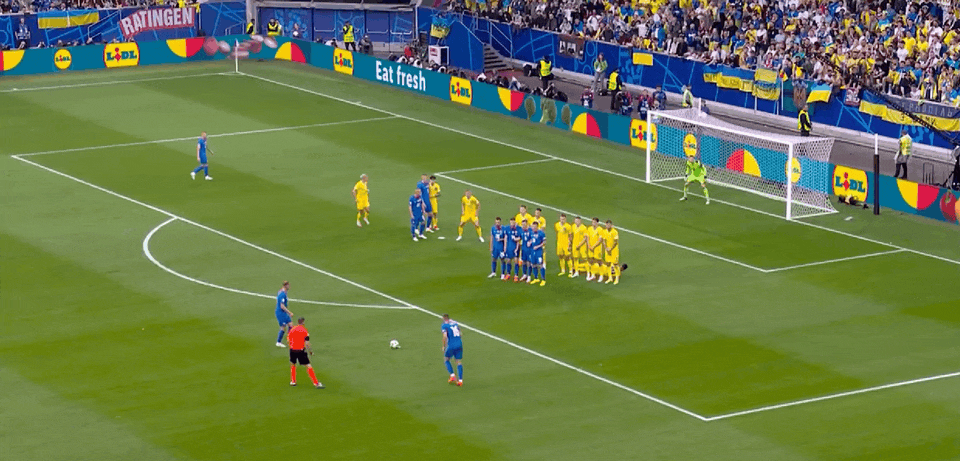 欧洲杯半场：施兰茨头球破门 穆德里克悍然射天 斯洛伐克暂1-0乌克兰