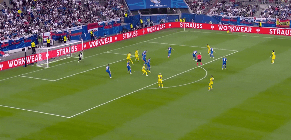 欧洲杯半场：施兰茨头球破门 穆德里克悍然射天 斯洛伐克暂1-0乌克兰